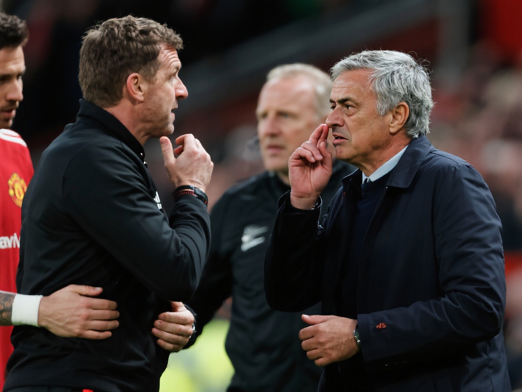 穆帅遭辱怒不可遏，冲突升级捏鼻反击引热议